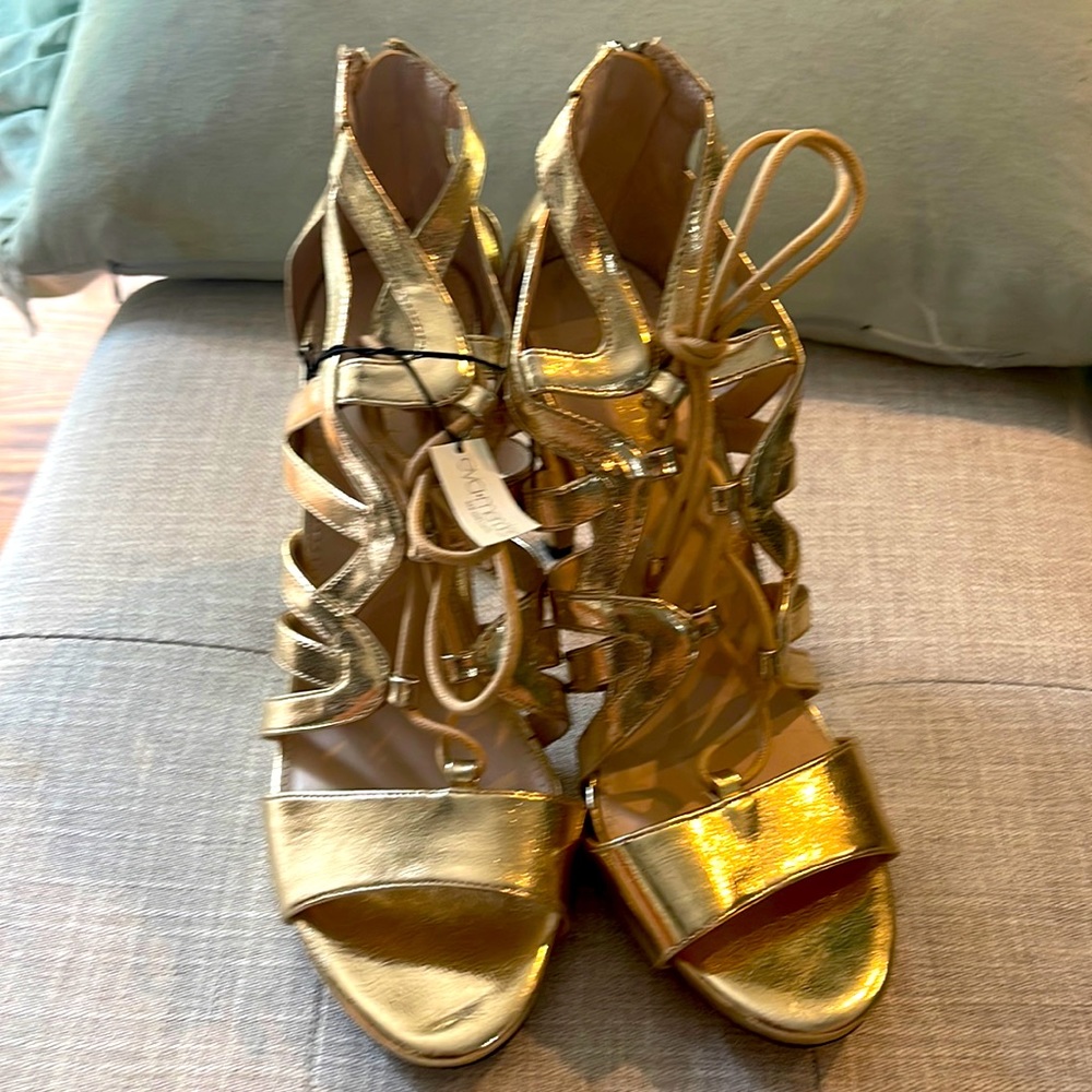 Eva Mendes Gold colored heels zipper back Never Worn w/tags Size 10